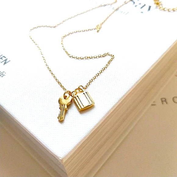 Jewelry - 🌵4/$30 New Gold Padlock & Key Necklace